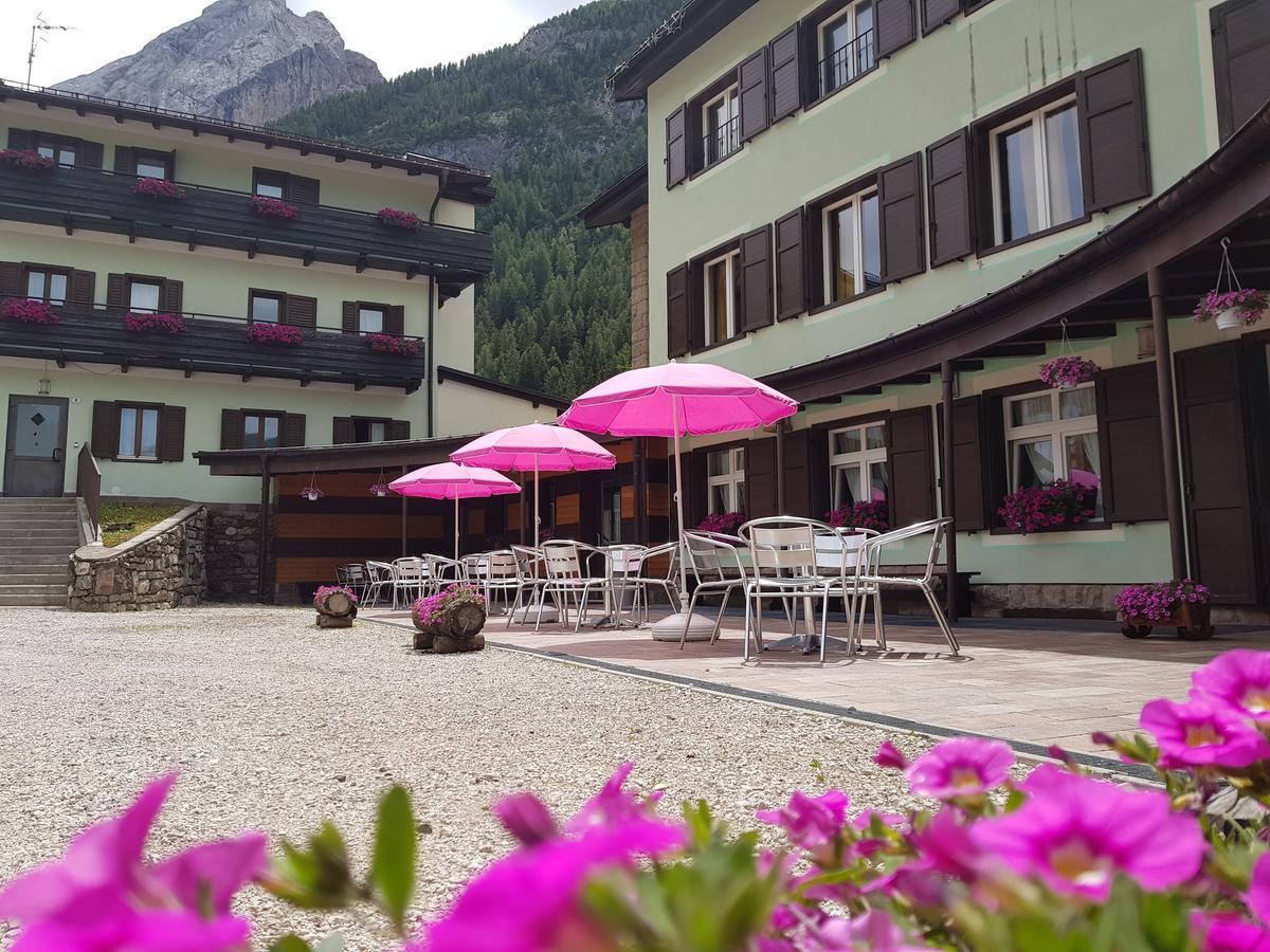 Hotel Santa Maria ad Nives Canazei Exterior foto